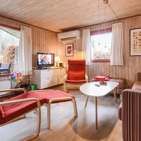 Nice In Bjert W/ 2 Bedrooms Σπίτι διακοπών Binderup Strand
